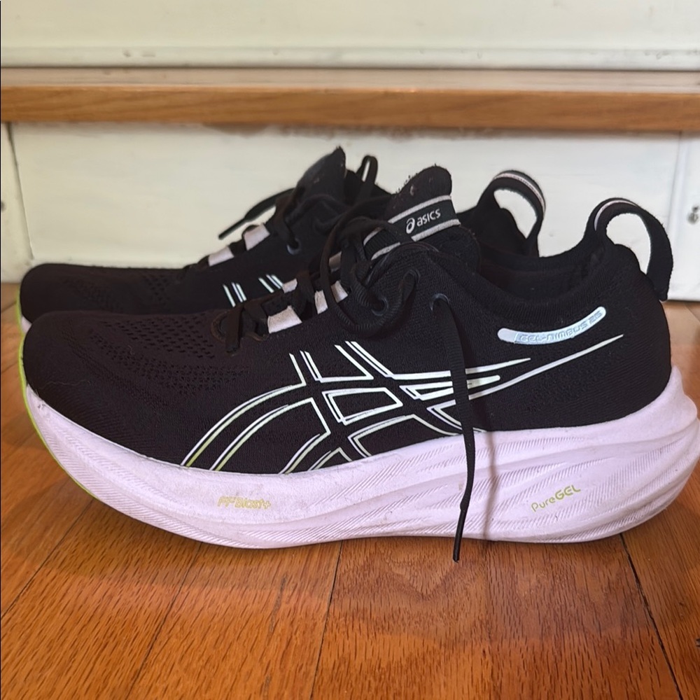 ASICS Black and White Sneakers with Pink Sole - Gel Nimbus 26